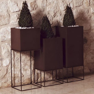 Vela Outdoor Planters