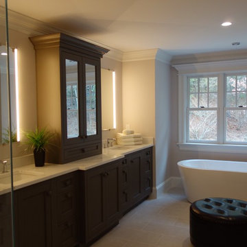 Large Master bath with all the extras !