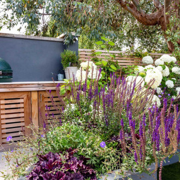 Terrace and outdoor kitchen with raised bed
