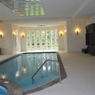 トロントの中サイズの長方形トラディショナルスタイルのおしゃれなプール (タイル敷き) の写真