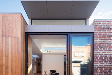 Small contemporary exterior in Melbourne.