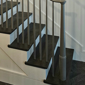 Project #112 | Traditional Staircase with Continuous Rail System