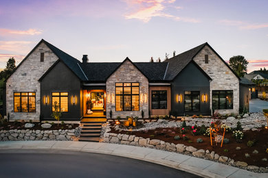 Example of a transitional home design design in Portland