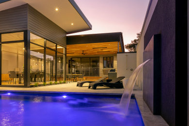 Example of a minimalist home design design in Other