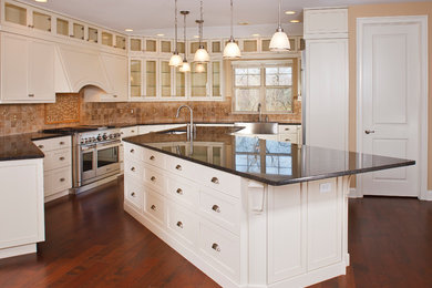 Kitchen - craftsman kitchen idea in Philadelphia