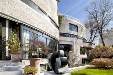 Idée de décoration pour une façade de maison minimaliste.