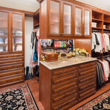 Custom Walk-in Closets
