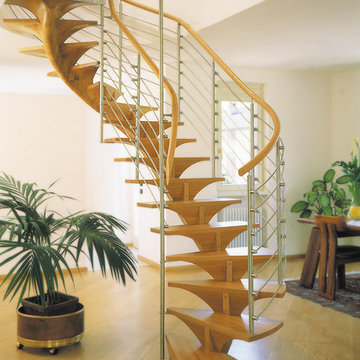 Individuelle Bogentreppe aus Holz, Italien, 1995