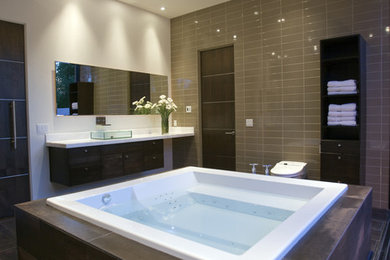 Bathroom - contemporary bathroom idea in Phoenix