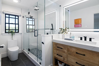 Example of a minimalist bathroom design in Atlanta