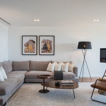 Parque das Nações living room with sectional sofa, TV and floor lamp