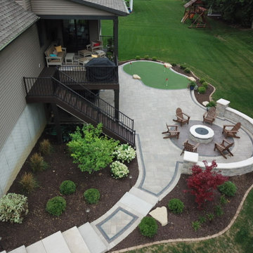 Outdoor Living Space w/ Putting Green
