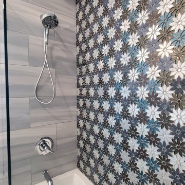 Unique tub-surround done by DESTIN ELITE TILE.