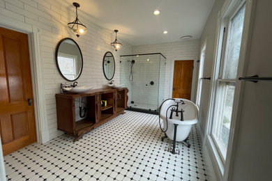 カントリー風のおしゃれな浴室の写真