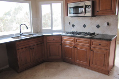 Example of a kitchen design in Orange County