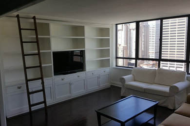 Family room - modern family room idea in Toronto