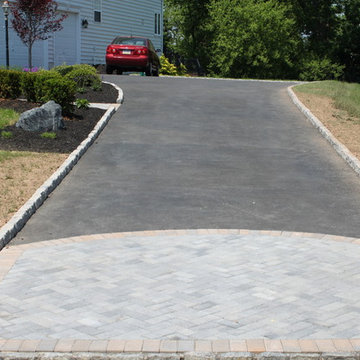 Cobblestone & Paver Lined Driveway
