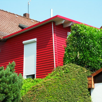 Anbau in knalligem Rot