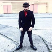 Logan Vicarss foto