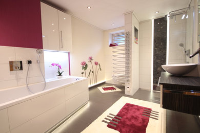 Mittelgroßes Modernes Badezimmer in Köln