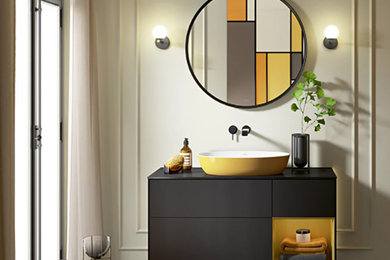 Foto de cuarto de baño principal y doble contemporáneo grande con jacuzzi, ducha a ras de suelo y sanitario de pared