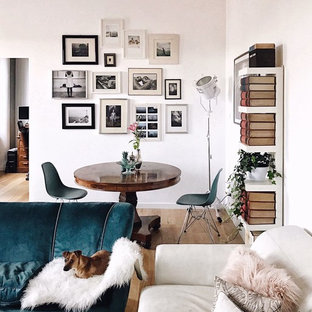 ローマの小さい北欧風 LDKの画像 (白い壁、淡色無垢フローリング、ベージュの床)