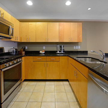Exceptional 2 bedroom 2 bath in the Metropolitan Grand