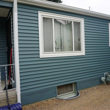 Quest Vinyl siding in Portsmouth Blue