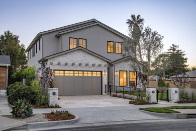 Farmhouse exterior home idea in Los Angeles