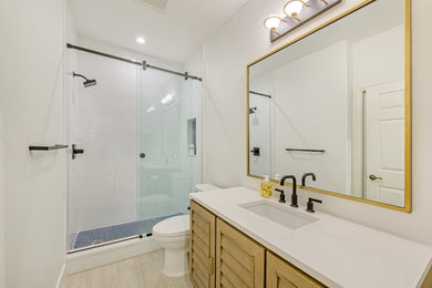 Minimalist bathroom photo in Miami
