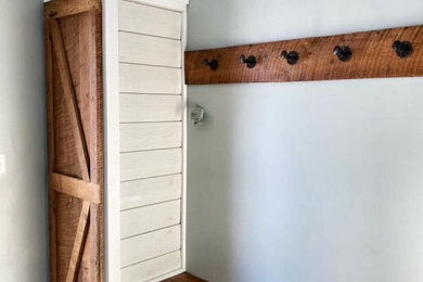 Home design - country home design idea in Chicago