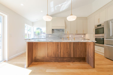 Example of a transitional kitchen design in San Francisco