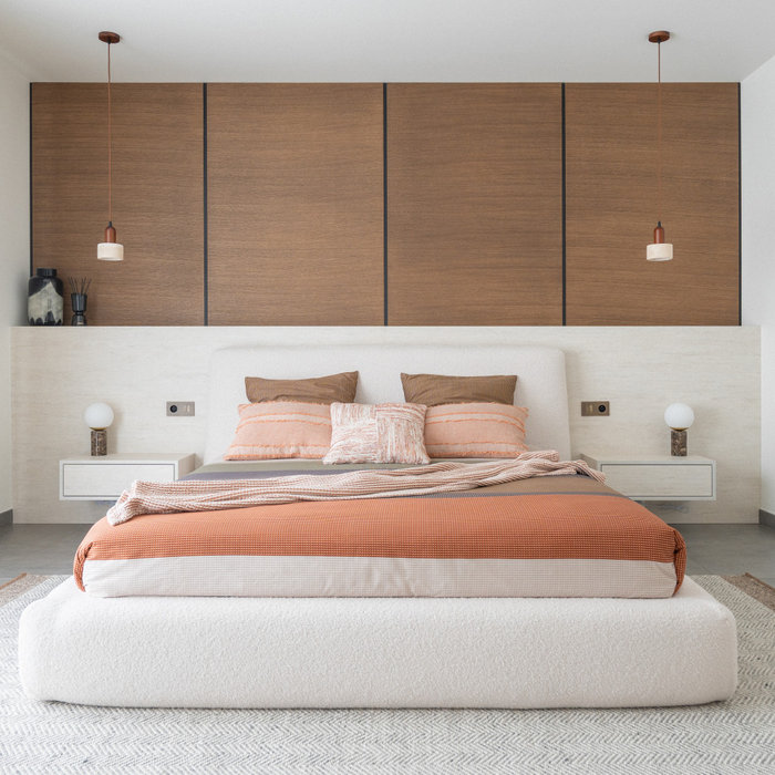Inspiration for a contemporary bedroom remodel in Marseille