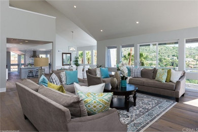 This is an example of a transitional home design in Orange County.