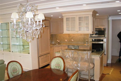 Trendy kitchen photo in New York
