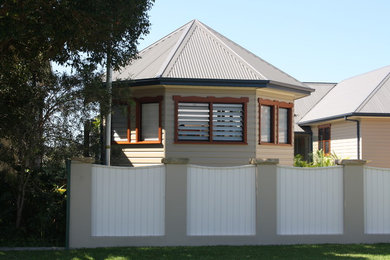 Design ideas for a contemporary exterior in Gold Coast - Tweed.