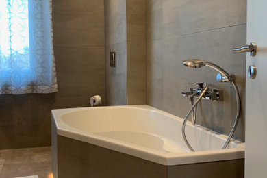 Modernes Badezimmer in Sonstige