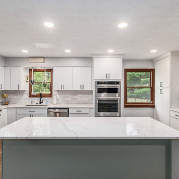Hybrid Kitchen Remodel Done With a New Island