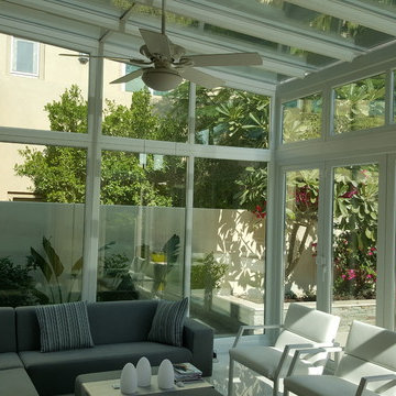 Modern Lean-to conservatory in Dubai
