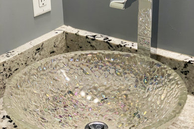 Example of a minimalist bathroom design in Other