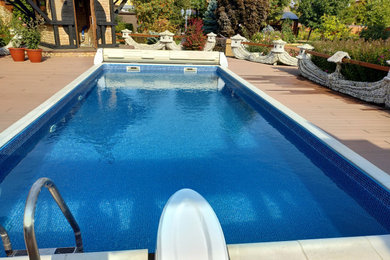 Пример оригинального дизайна: бассейн среднего размера в восточном стиле