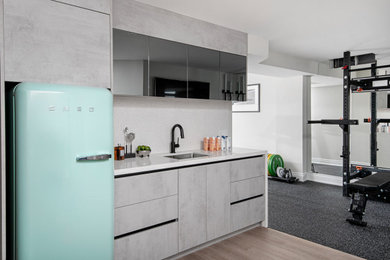 Inspiration for a modern home weight room remodel in Toronto