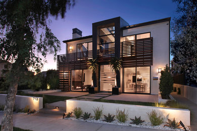 Example of an exterior home design in Orange County