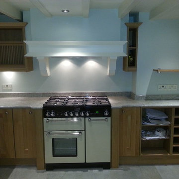 Clonmel knotty oak with Kashmir white granite