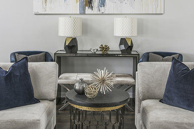 Example of a minimalist living room design in Orange County