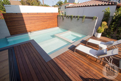 Inspiration for a modern home design remodel in Los Angeles