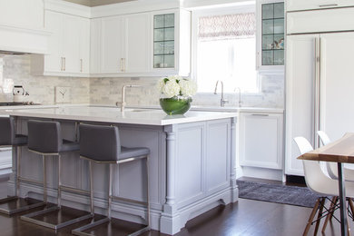 Kitchen - transitional kitchen idea in Toronto