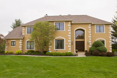 This is an example of a medium sized contemporary home in Columbus.