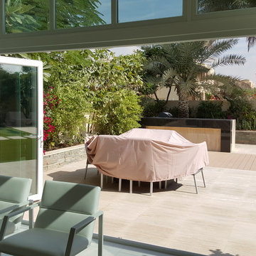 Modern Lean-to conservatory in Dubai