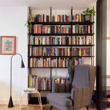 Salón. Vista hacia la estantería del rincón de lectura